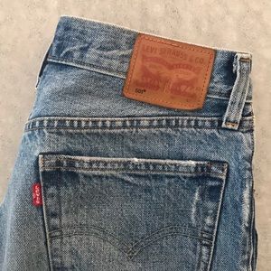 Levi’s distressed boyfriend jeans